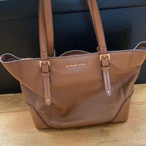 Michael Kors tan purse